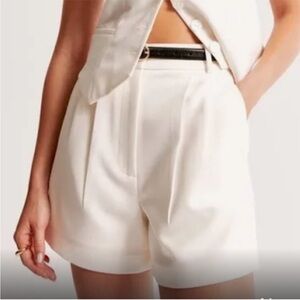 Abercrombie Solane Tailored Pleated Trousers Shorts in White